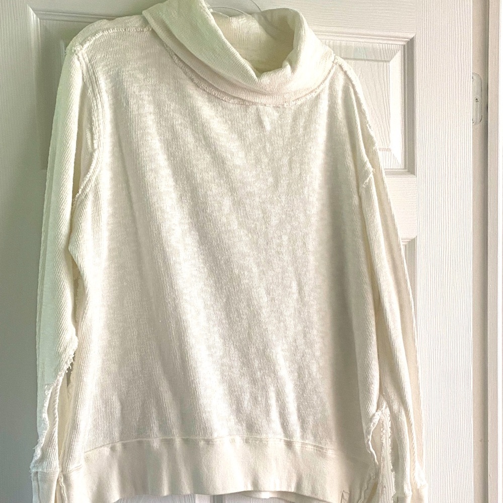 We The Free white turtle Neck Sweater size Small